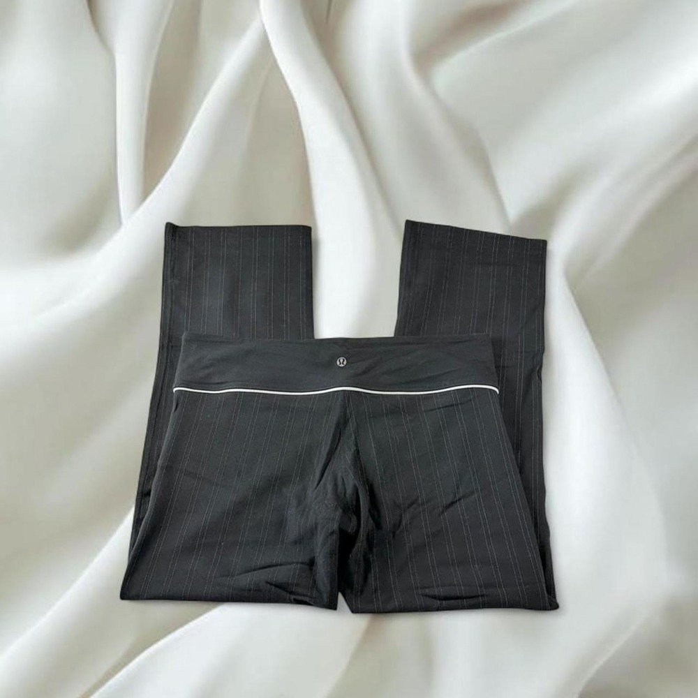 Lululemon black pin stripe flare capri gaucho leggings office siren workwear